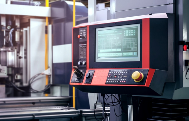 Ch&uacute;ng t&ocirc;i điều khiển m&aacute;y CNC2